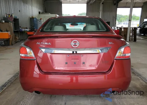 2015 Nissan Altima 2.5 из США, поврежденный, VIN 1N4AL3AP3FC596260